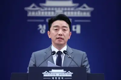 “성과도 기대 이상”…李대통령, UAE서 원유 도입 강훈식 실장 공개 칭찬
