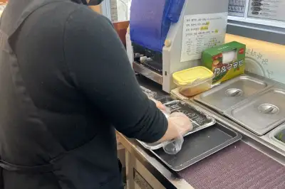 26만 아미 온다길래 광화문 김밥도 변신…‘이것’ 빠졌다