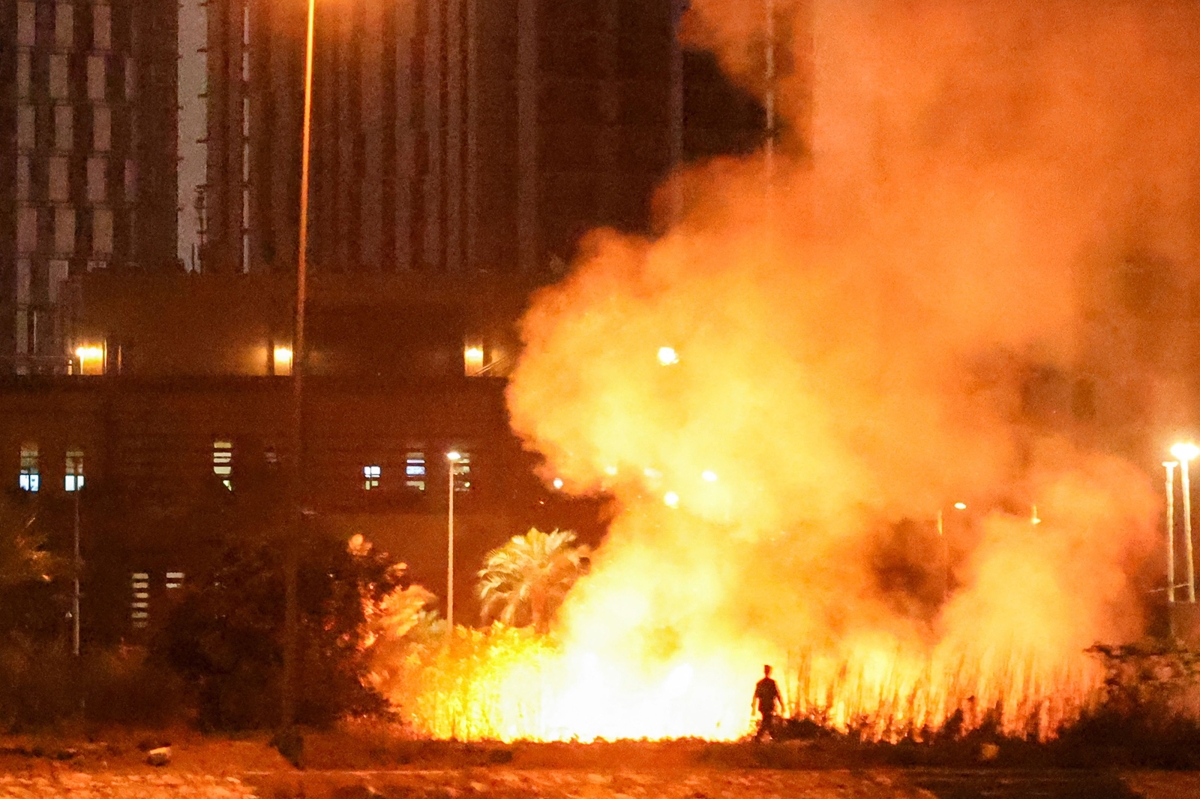 전선 넓히는 이란, 바그다드 美 대사관 공습