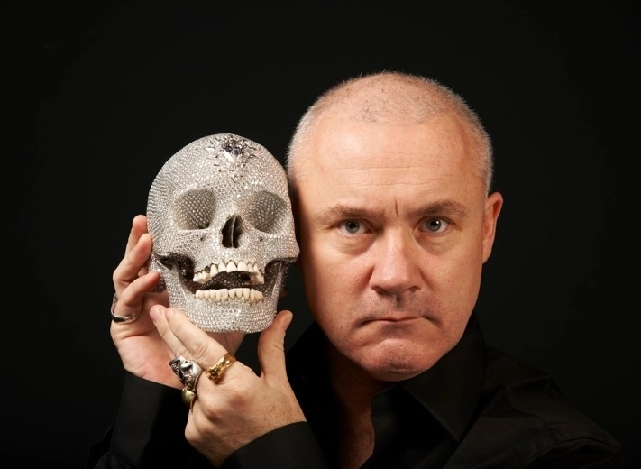 Damien Hirst with For The Love of God, 2012 1_Photographed by Prudence Cuming Associates © 2026 Damien Hirst and Science Ltd. All right