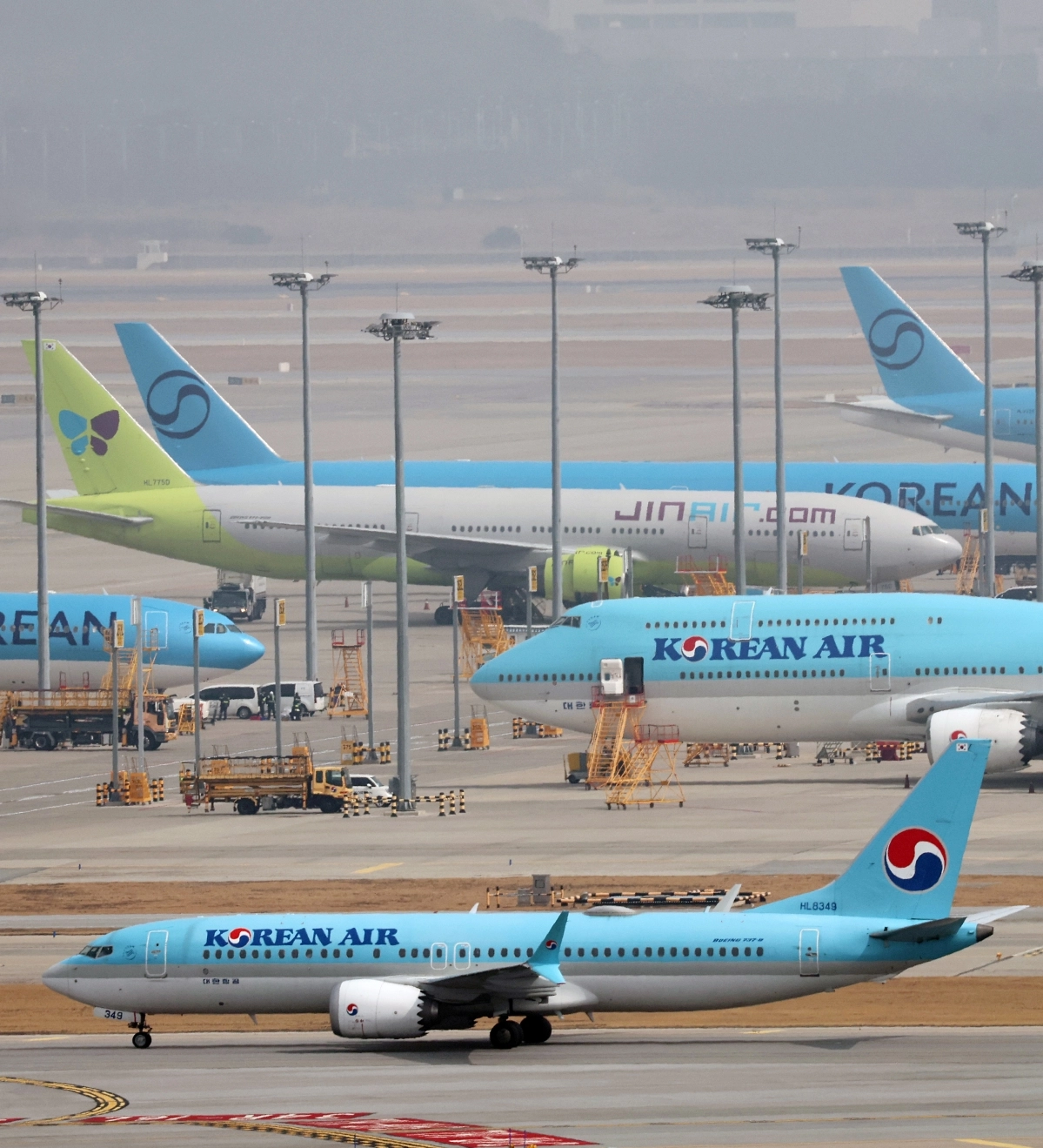 중동 리스크에 국제유가 급등까지…항공·여행업계 비상