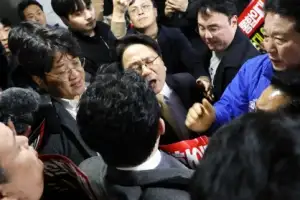 [포토] 항의 받는 강기정 광주시장