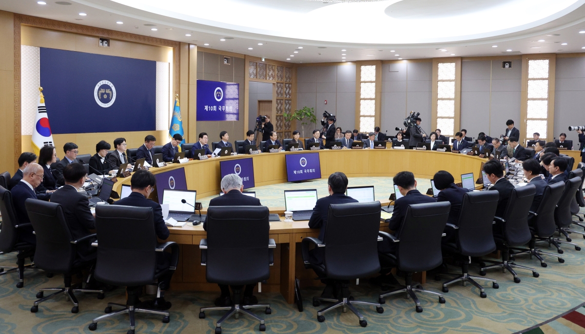 이재명 대통령이 17일 정부세종청사에서 국무회의를 주재하고 있다. 2026.3.17 연합뉴스