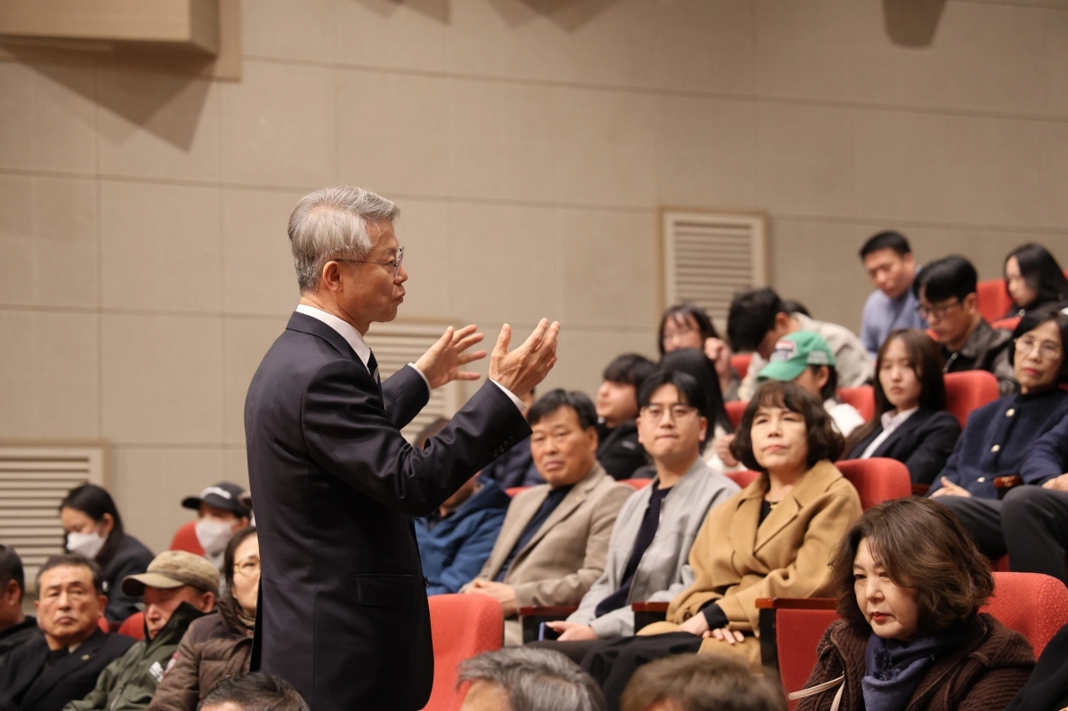 민형배 민주당 전남광주통합특별시장 경선 후보가 18일 화순에서 열린 ‘20조 시민기획’ 경청투어에서 화순발전방안을 제시하고 있다. 민형배 후보 경선캠프 제공