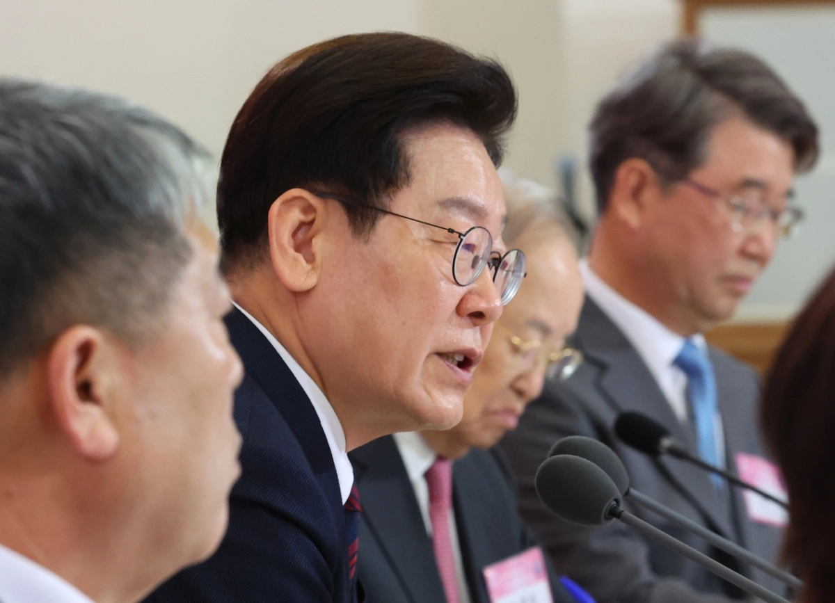 이재명 대통령이 19일 경제사회노동위원회 제1기 출범을 맞이해 청와대에서 열린 ‘대통령과 함께하는 노동정책 토론회’에서 발언하고 있다. 2026.3.19. 연합뉴스