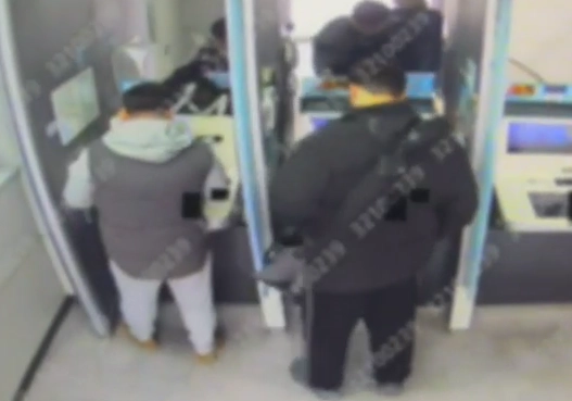 타인 명의 카드로 현금 1억여원을 인출한 남성들이 경찰에 붙잡혔다. 서울강남경찰서 제공