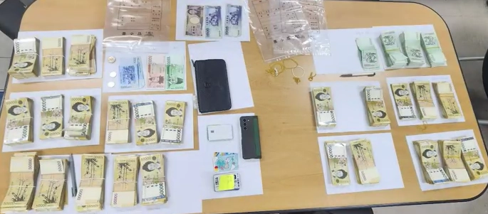 타인 명의 카드로 현금 1억여원을 인출한 남성들이 경찰에 붙잡혔다. 서울강남경찰서 제공