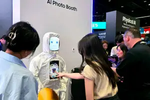 “땡큐 삼성”에 관람객 모인 GTC 삼성전자 부스…HBM4·그록 앞 ‘북적’