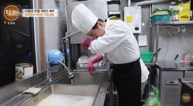 ‘사랑과 전쟁’에서 열연하며 얼굴을 알린 배우 김덕현이 생활고로 인해 중식당에서 아르바이를 하는 근황을 전했다. MBN ‘특종세상’