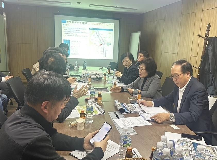 지난 17일 서울시의회 회의실에서 주민 간담회를 추진한 신복자 의원