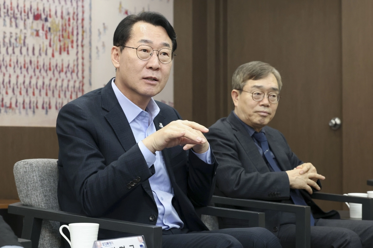 19일 정명근 화성특례시장이 한국부동산원과 부동산 데이터 기반 정책교류 및 도시개발 지원을 위한 업무협약(MOU)을 체결하고 데이터 기반 도시개발방안에 대한 의견을 말하고 있다. (화성시 제공)