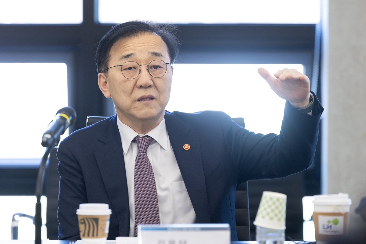 김윤덕 국토교통부 장관이 19일 경기 남양주 왕숙 공공주택지구를 방문해 3기 신도시 공급 속도전을 주문했다. 국토부 제공