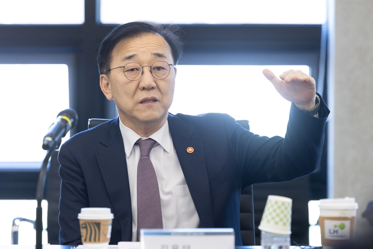 김윤덕 국토교통부 장관이 19일 경기 남양주 왕숙 공공주택지구를 방문해 3기 신도시 공급 속도전을 주문했다. 국토부 제공