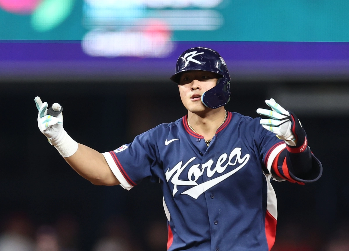안현민이 14일(한국시간) 미국 플로리다주 마이애미 론디포 파크에서 열린 2026 월드베이스볼클래식(WBC) 대한민국 대 도미니카공화국 준준결승전에서 4회초 2사 2루타를 친 뒤 세리머니를 선보이고 있다. 2026.3.14 마이애미 연합뉴스