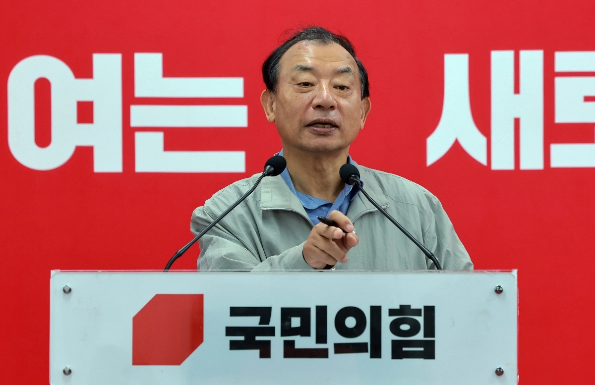 국민의힘 이정현 공천관리위원장이 19일 서울 영등포구 여의도 중앙당사에서 공관위 회의 결과와 공천 일정 등에 관해 브리핑하고 있다. 2026.3.19. 연합뉴스