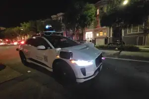 美·中은 로보택시 질주하는데… 한국은 아직 ‘실증의 늪’