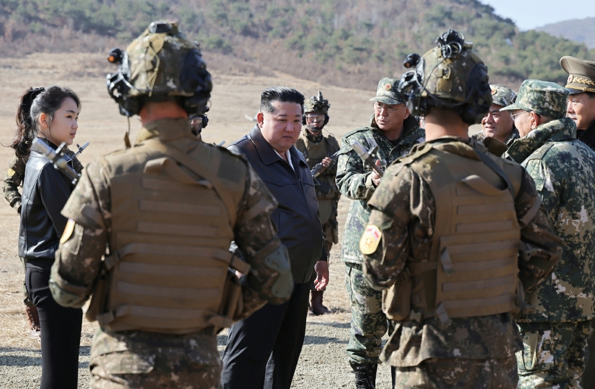 김정은·주애, 탱크부대·특전사 합동훈련 참관