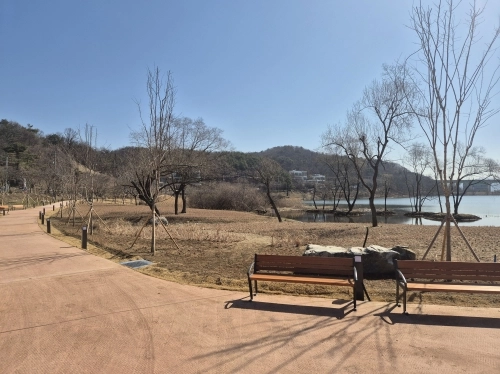 대왕저수지 수변 산책로 모습