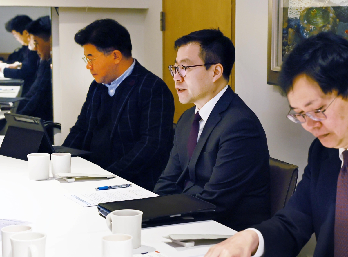 여한구(가운데) 산업통상부 통상교섭본부장이 20일 오전 서울 중구 달개비 컨퍼런스에서 WTO 개혁 관련 국내외 전문가 간담회를 하고 있다. 산업부 제공