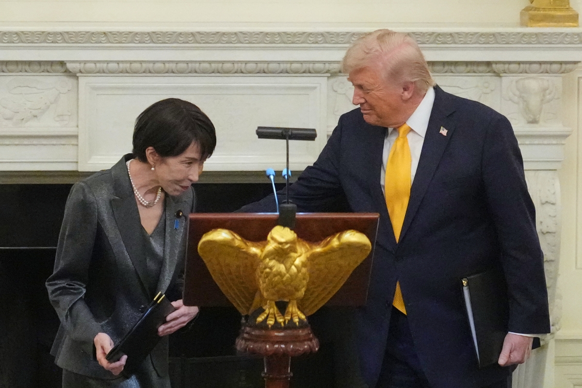 도널드 트럼프(오른쪽) 미국 대통령이 19일 백악관 국빈 식당에서 다카이치 사나에 일본 총리와 만찬에 참석하고 있다.  워싱턴DC AP 뉴시스