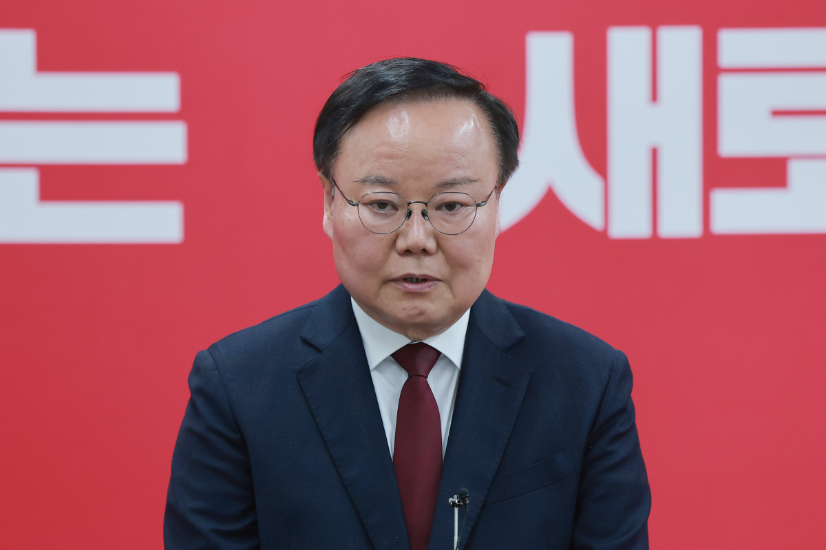 6·3 지방선거 경북도지사에 도전하는 국민의힘 김재원 최고위원이 11일 서울 영등포구 여의도 국민의힘 중앙당사에서 열린 광역단체장 후보 면접을 마치고 취재진 질문에 답하고 있다. 연합뉴스