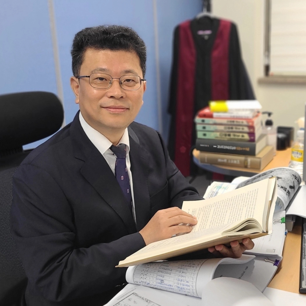서울서부지검 식품의약조사부장 변진환 검사가 다음주 명예퇴직을 해 법무법인 동인에서 변호사로 인생 2막을 연다.
