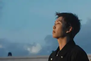 thumbnail - BTS RM, 광화문 공연 앞두고 ‘발목 부상’…그대로 무대 오른다