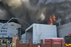 대전 자동차 부품 공장 화재 ‘초진’…“야간 투입 준비”