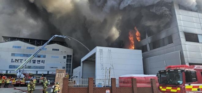 thumbnail - [속보]대전 문평동 공장서 대형 화재, 53명 부상·14명 연락 안돼