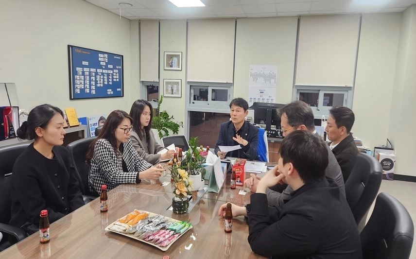 하남시의회 정병용 부의장이 지난 19일 하남시 피클볼 활성화와 시민 건강 증진을 위한 간담회를 갖고 논의하고 있다. 정병용 부의장실 제공