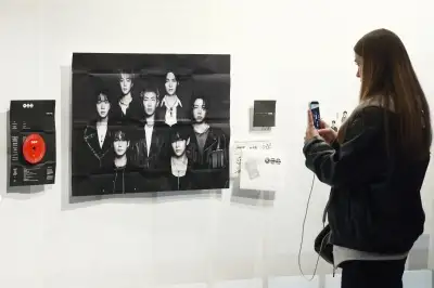BTS ‘아미들’ 가득한 팝업…광화문·명동은 보라 물결