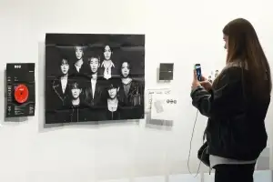 BTS ‘아미들’ 가득한 팝업…광화문·명동은 보라 물결