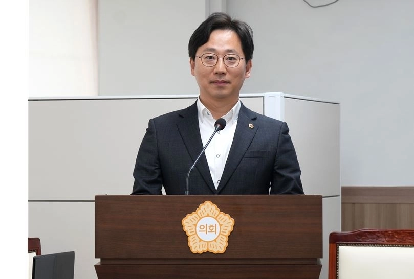 하남시의회 오승철 의원이 지난 17일 제346회 임시회 자치행정위원회 회의에서 ‘하남시 체육시설의 관리·운영 조례 일부개정조례안’ 관련 제안설명을 하고 있다. 오승철 의원 제공