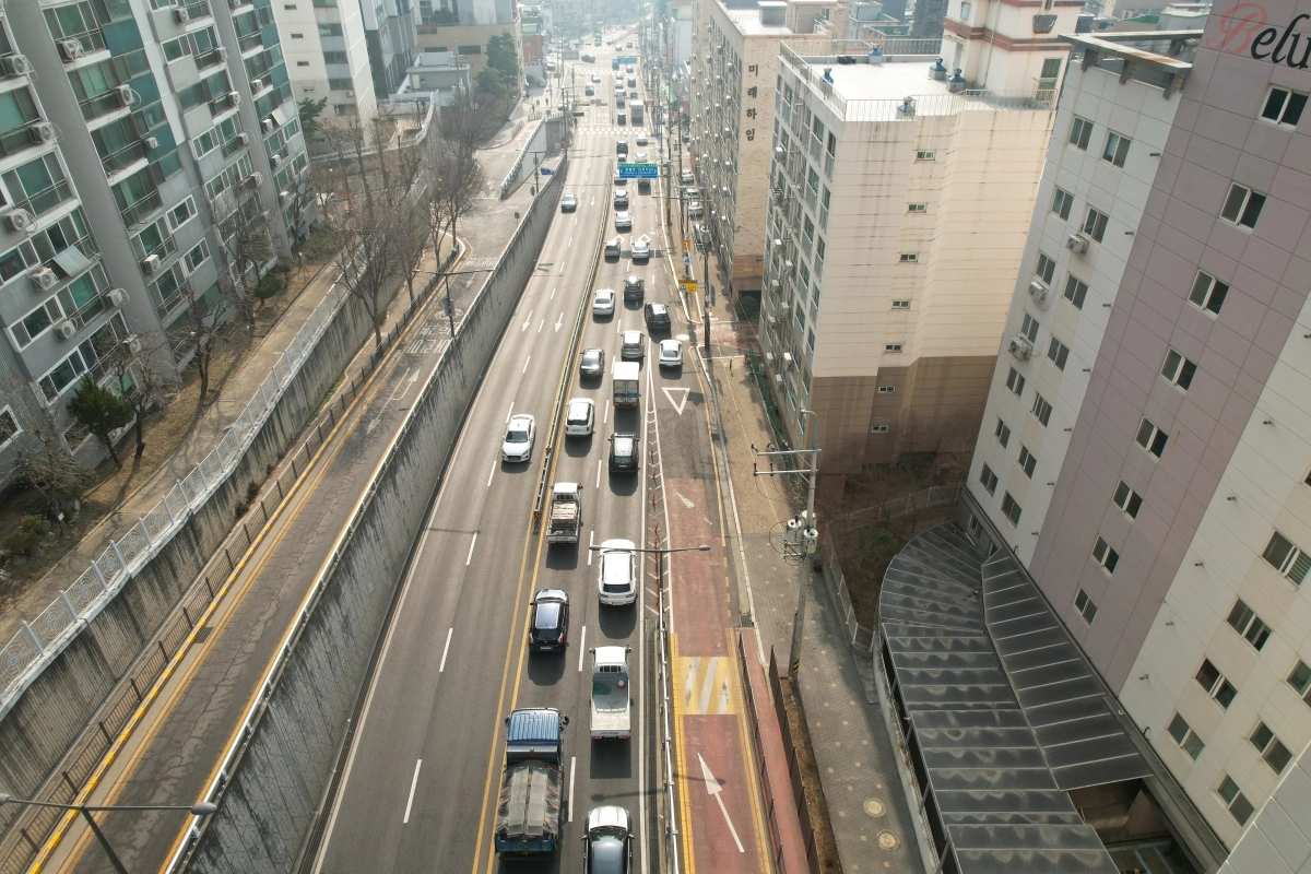 서울 은평구 평일 출근 시간대 신사지하차도에서 신사사거리 구간에서 차량 병목 현상이 나타나고 있다. 은평구 제공