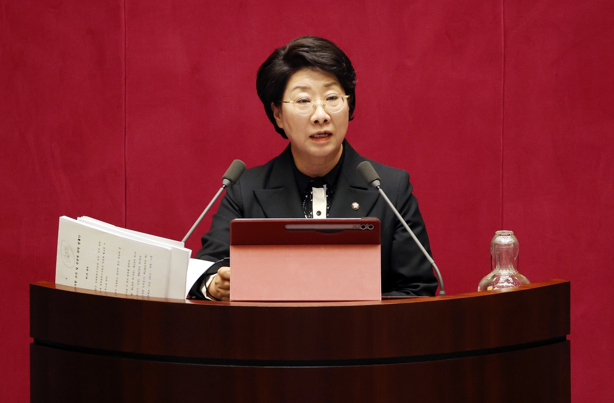 이달희 국민의힘 의원이 20일 국회에서 열린 3월 임시국회 2차 본회의에서 중대범죄수사청 설치법에 대한 무제한 토론(필리버스터)을 하고 있다. 연합뉴스