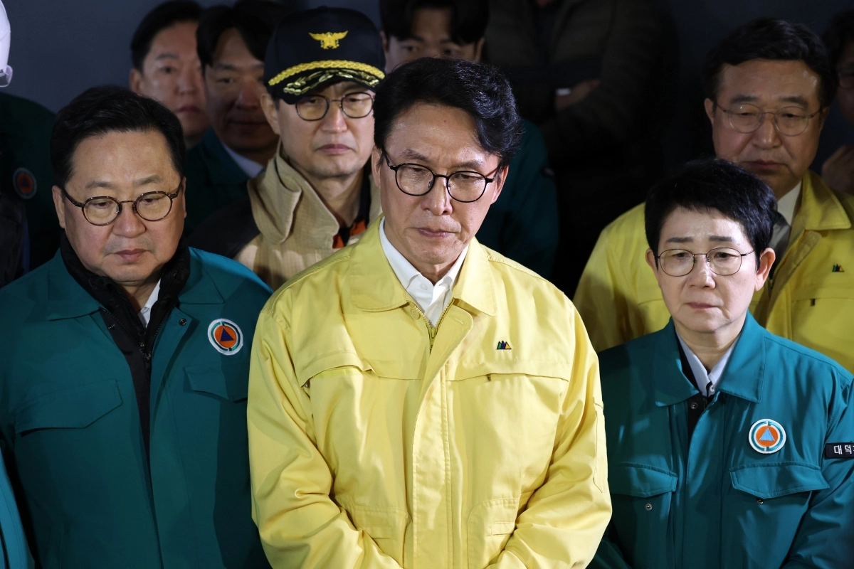 대전 공장 화재 현장 찾은 김민석 총리