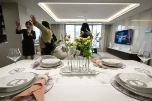 “와우~ 드레스룸 잘 빠졌네”…‘호반써밋 시흥거모’ 견본주택 구름인파