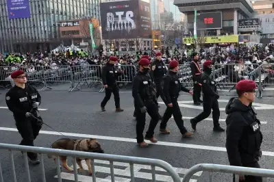 ‘BTS 공연’ 광화문서 가스총·전기충격기 적발…호신용품으로 확인