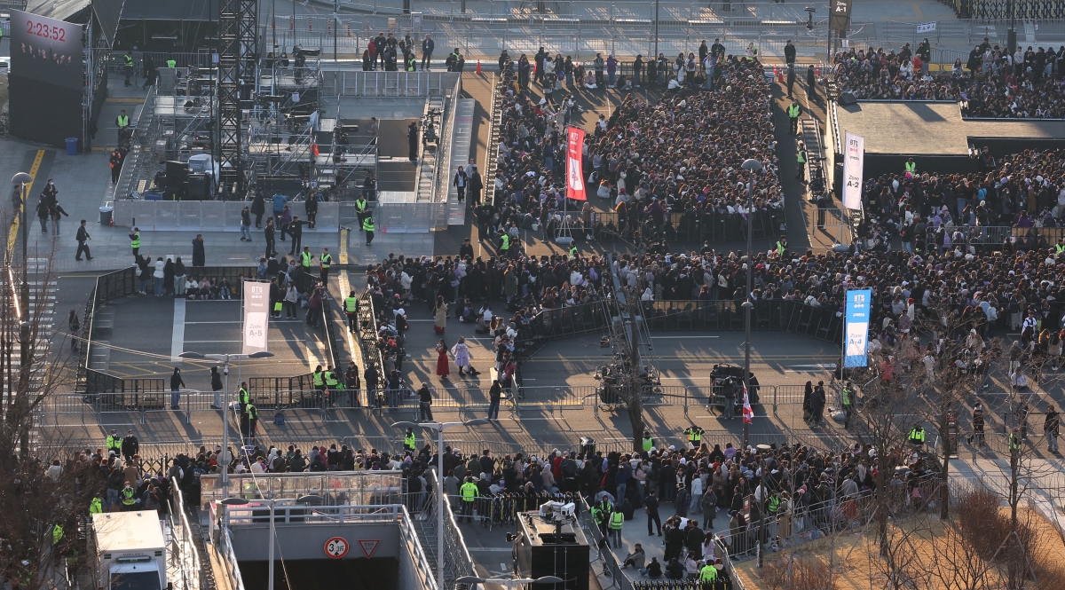 ‘벌써 가득찬 객석’