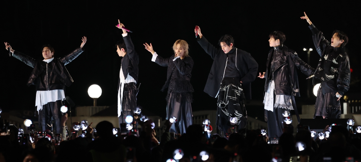 방탄소년단(BTS) 7인 완전체, 광화문 ‘아리랑’ 컴백