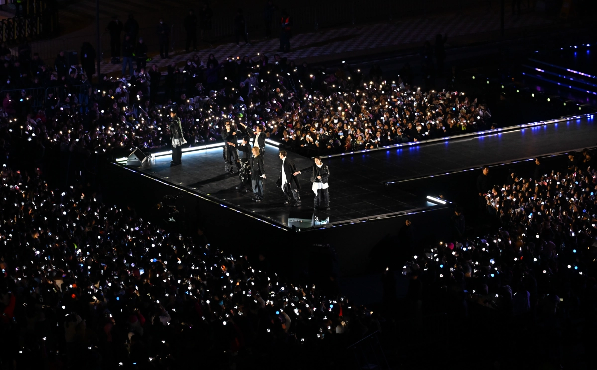 글로벌 K팝 그룹 방탄소년단(BTS)이 21일 서울 광화문 광장에서 정규 5집 ‘아리랑’(ARIRANG) 발매를 기념해 무료 공연 ‘BTS 컴백 라이브: 아리랑’을 선보이고 있다. 연합뉴스