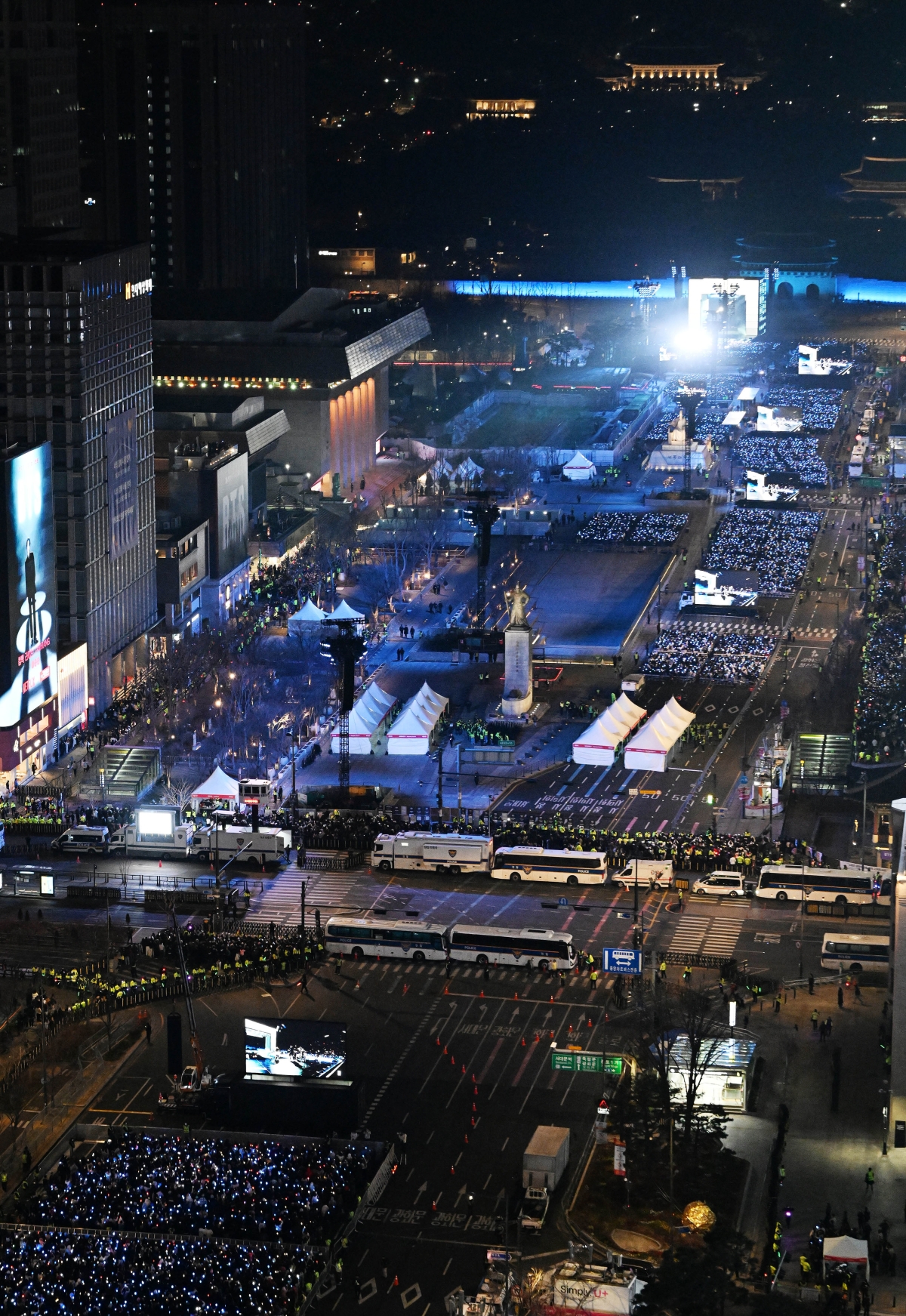 3년 9개월 만에 완전체로 복귀하는 방탄소년단(BTS)의 ‘BTS 컴백 라이브: ARIRANG’ 공연이 21일 서울 광화문광장 일대에서 펼쳐지고 있다. 이번 공연은 세계 190개국에 생중계된다. 2026.3.21 홍윤기 기자