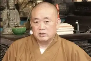 thumbnail - “스님 맞아?” 소림사 전 주지, 女 7명과 부적절 관계 ‘발칵’