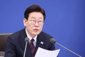 李대통령, 조폭연루설 사과 반발에 “언론자유가 언론특권 아냐”