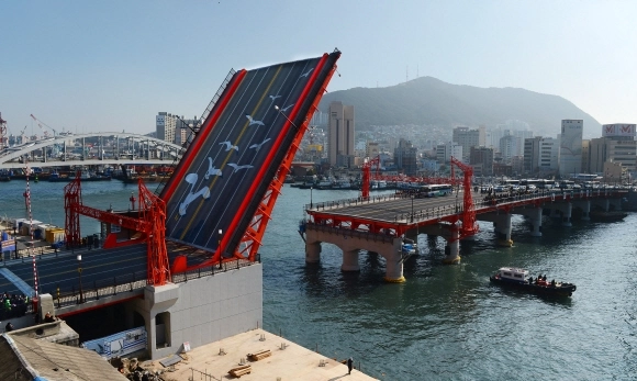 부산 영도다리. 서울신문 DB.