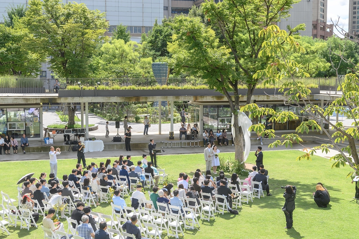 양천구 오목공원에서 지난해 9월 열린 야외 결혼식. 양천구 제공