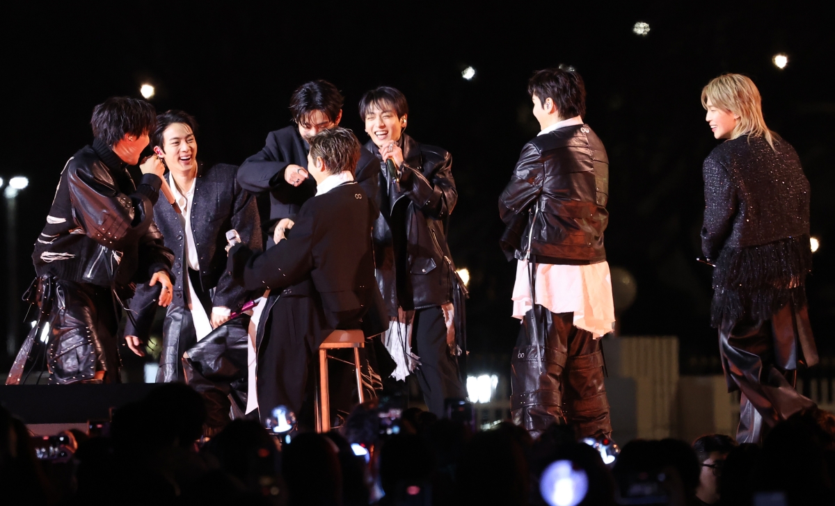 그룹 방탄소년단(BTS)이 21일 서울 광화문 광장에서 정규 5집 ‘아리랑’(ARIRANG) 발매를 기념해 무료 공연 ‘BTS 컴백 라이브: 아리랑’을 열고 있다. 2026.3.21 연합뉴스