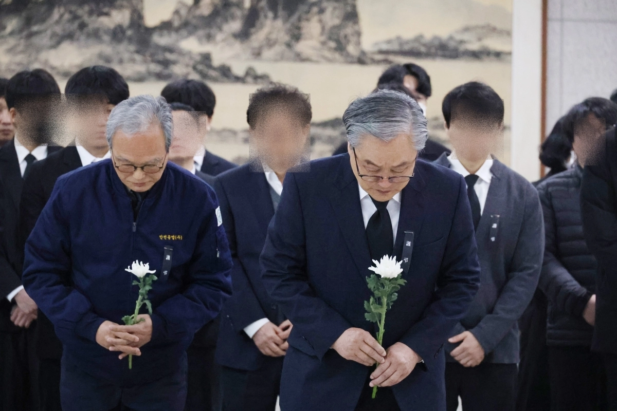 대전 화재 참사 합동분향소 찾은 안전공업 대표이사