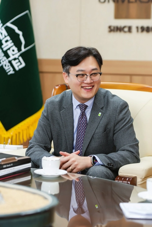 thumbnail - 40세 총장의 승부수… “교육 구조 근본부터 뒤집기 통했죠”