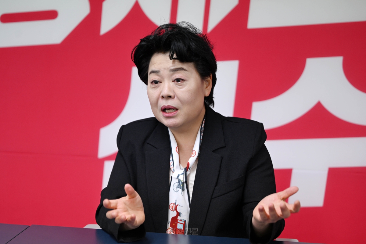 윤희숙 전 국민의힘 여의도연구원장이 22일 서울 여의도 ‘직진 캠프’에서 서울시장 출마자 인터뷰를 하고 있다. 홍윤기 기자